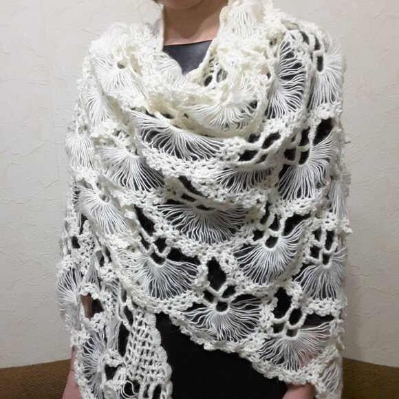 Handmade Crochet Lace Shawl Ivory Wrap - Picture 6 of 6
